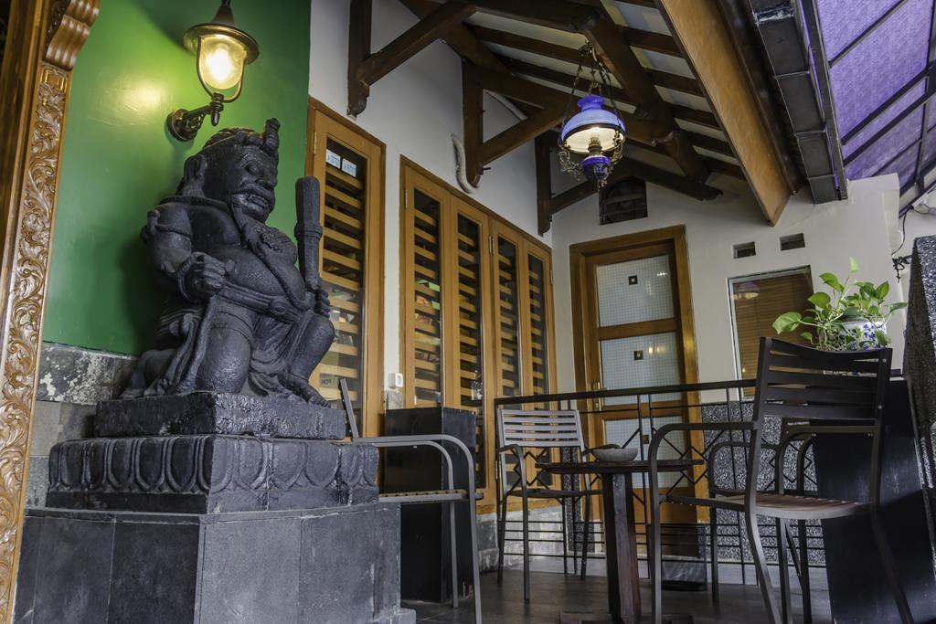 Dhanesvara Holistic Unique Homestay Wonocolo Экстерьер фото