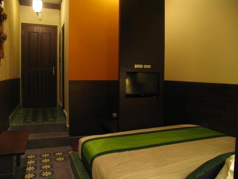 Dhanesvara Holistic Unique Homestay Wonocolo Экстерьер фото