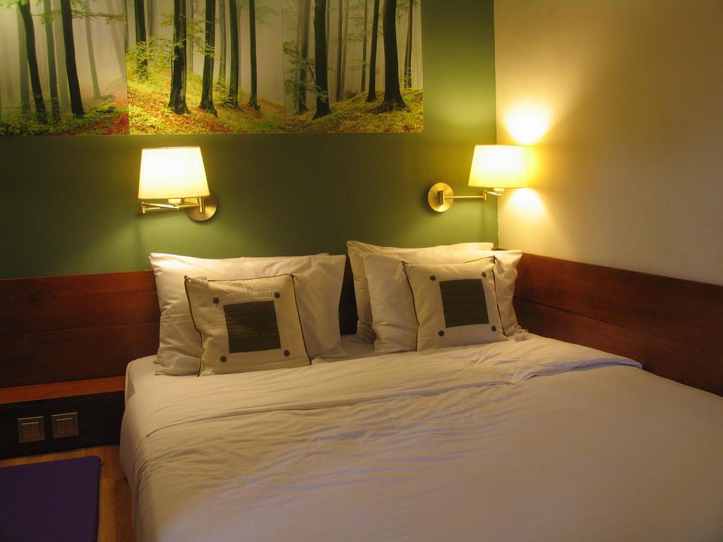 Dhanesvara Holistic Unique Homestay Wonocolo Номер фото