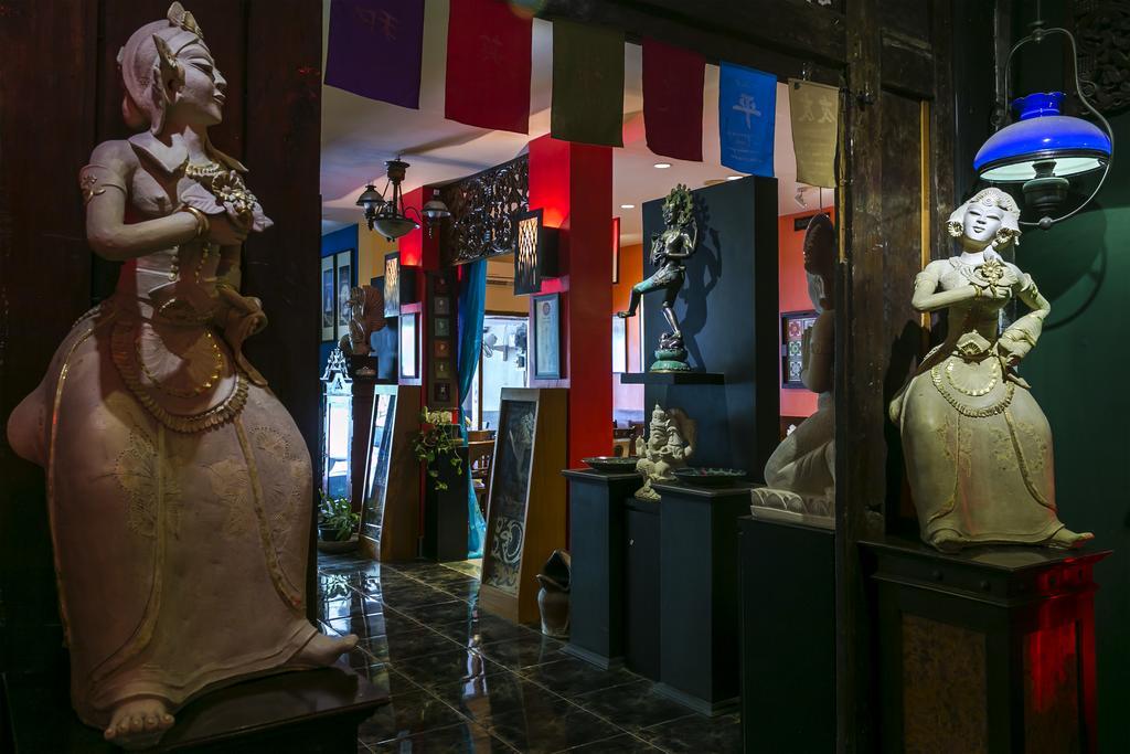 Dhanesvara Holistic Unique Homestay Wonocolo Экстерьер фото
